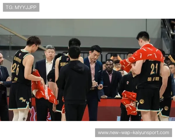 CBA广厦顺下暴扣点燃替补席整齐起立，激情瞬间再掀高潮