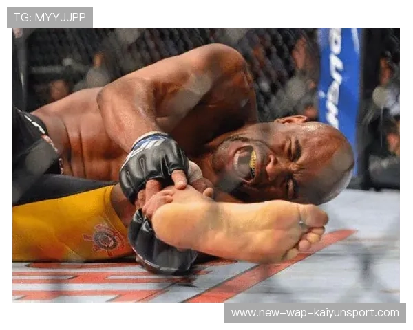 UFC激战瞬间:大腿踢引发尖叫的震撼瞬间 UFC激战瞬间:大腿踢引发尖叫的震撼瞬间