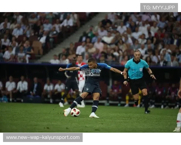 姆巴佩单挑拉开角度左脚抽射破门